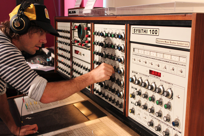 Lyle_Bell_EMS_Synthi_100_800pix